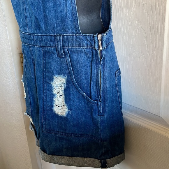 Tinsel Town XS Denim shorts 🩳 overalls in good condition - Picture 6 of 7